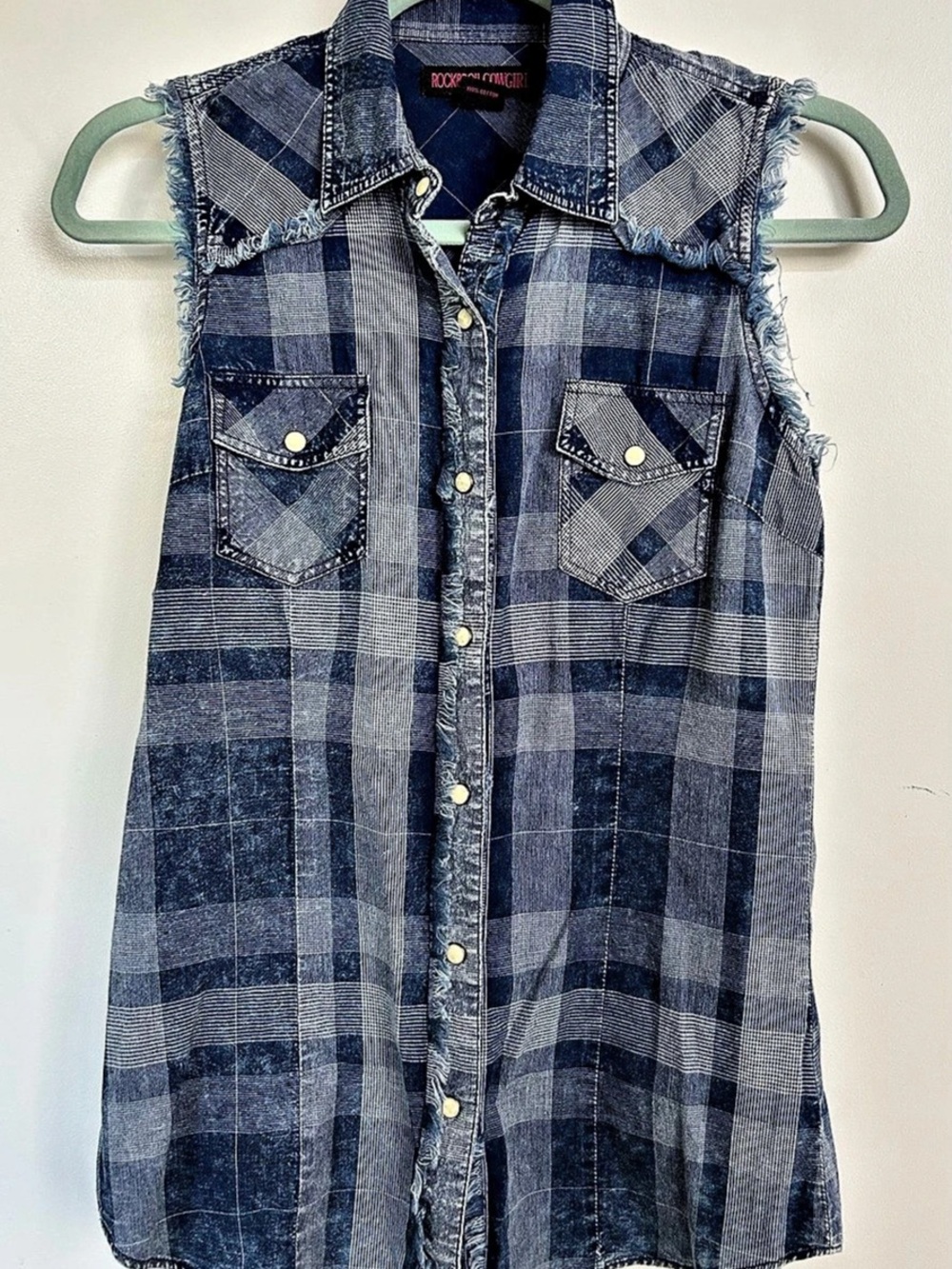 ROCK & ROLL COWGIRL Plaid Sleeveless Button Down in Blue & White